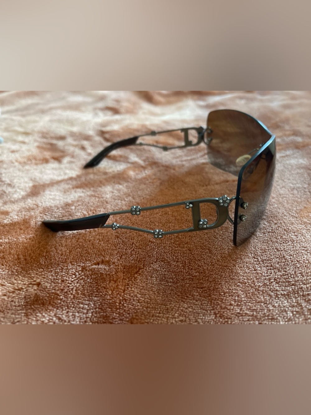 Christian Dior Sunglasses - Picture 2 of 12